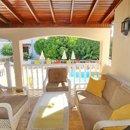 Uemit Villa *