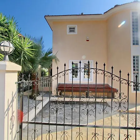 Villa Uemit Villa